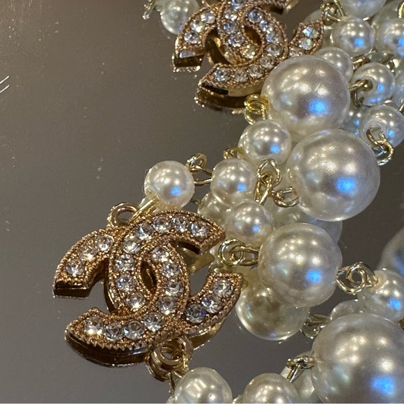 Stamped Chanel CC Zipper Pull Gold Tone Crystal Charm Faux Pearl Strand - Picture 3 of 4